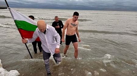 Bulgarians in the USA also swam for the Epiphany cross