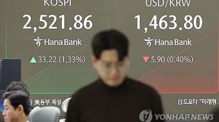 Seoul shares up markedly late Tue. morning on tech gains, foreign buying