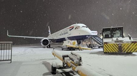 Heavy snow disrupts flights in the UK and Germany