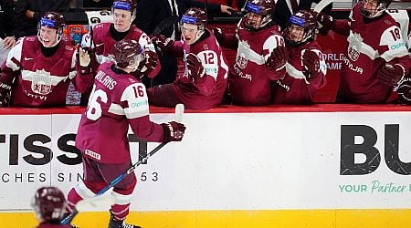 Latvia's hockey juniors go down fighting against Sweden