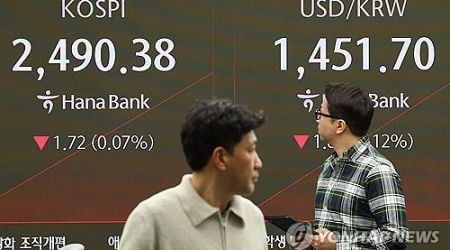 Seoul shares up late Wed. morning on tech gains