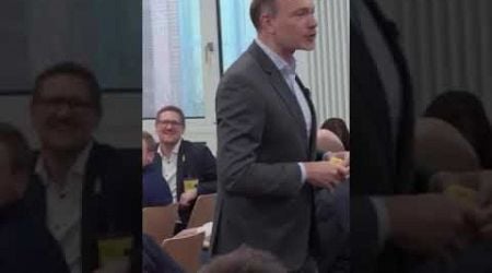 Torten-Attacke auf Christian Lindner