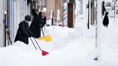 Heavy snow hits north, west Japan, 100 vehicles temporarily stranded