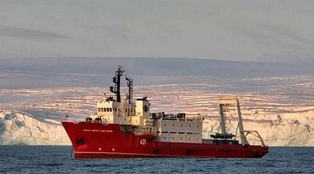 Bulgarian ship delivers equipment to Spanish Antarctic base