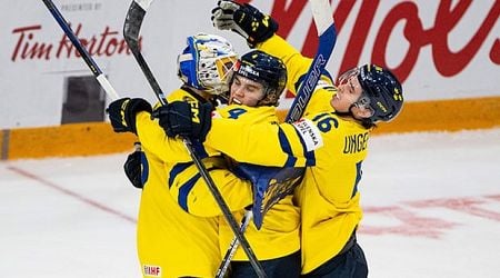 Swedes hang on for win over resilient Latvians, advance to world junior semifinals