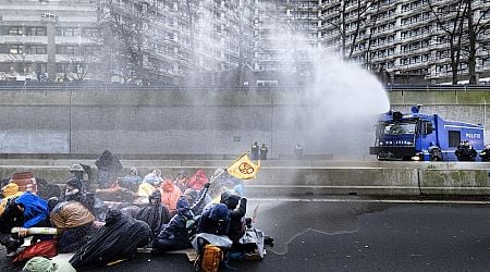 Police break up climate protest on The Hague motorway