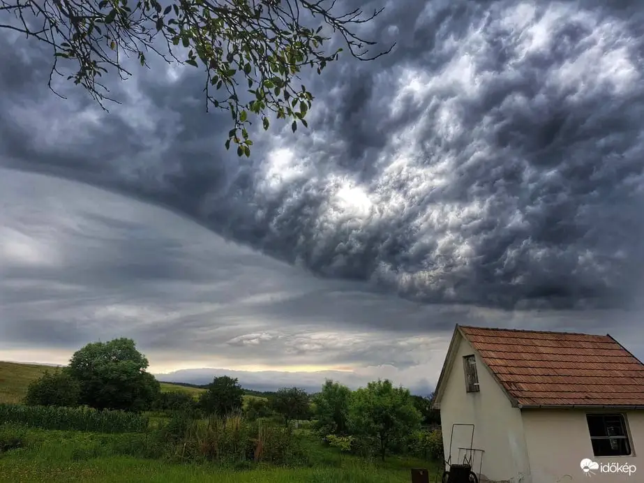 Extreme Weather Alert: Hungary braces for thunderstorms and cold front!