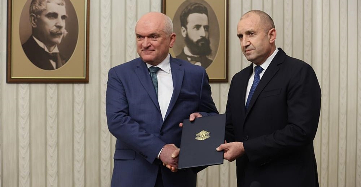 Bulgaria: Radev calls on caretaker Prime Minister-designate Glavchev to present a government within a week