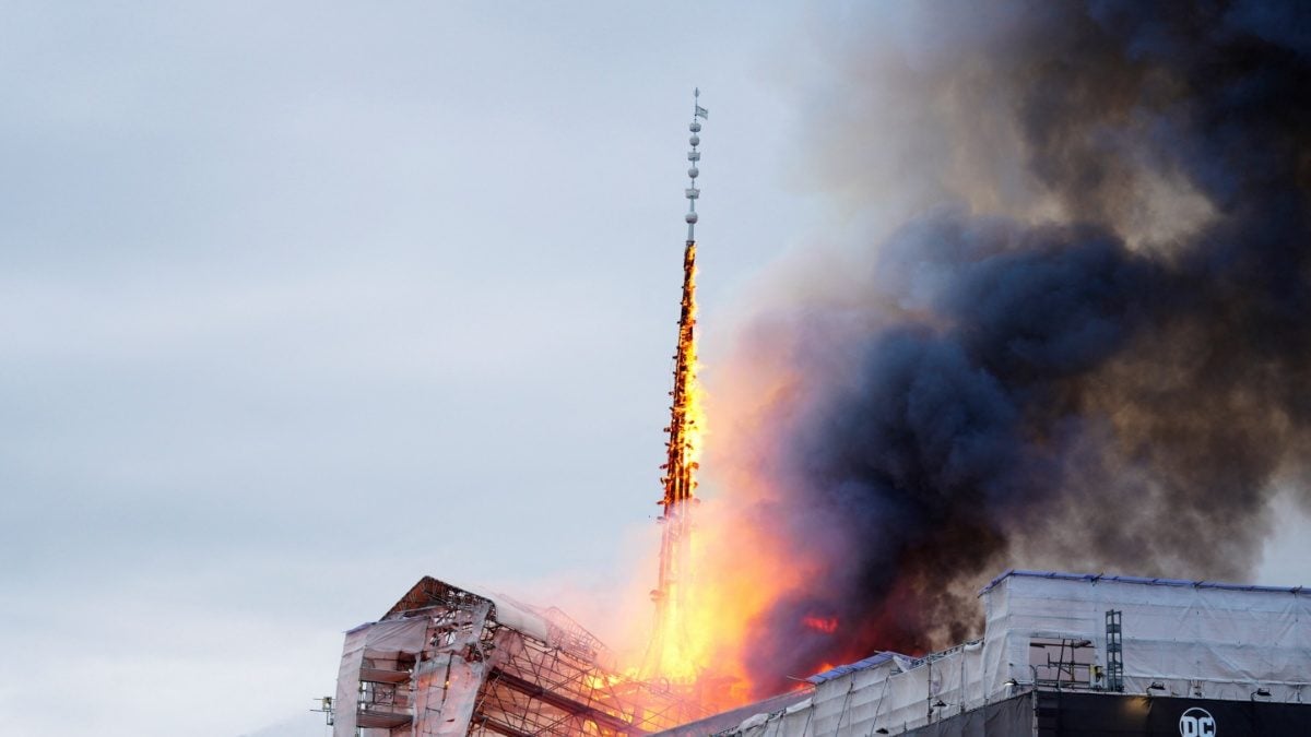 Video: Fire Engulfs Copenhagen's Old Stock Exchange, Blazing Spire Collapses