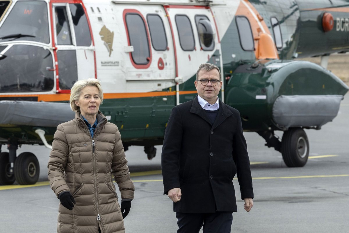 Ursula von der Leyen visits border to stand by Finland against Russian 'hybrid attacks'