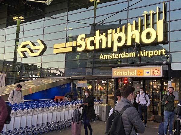 Schiphol introduces three-second scanners ahead of holiday rush