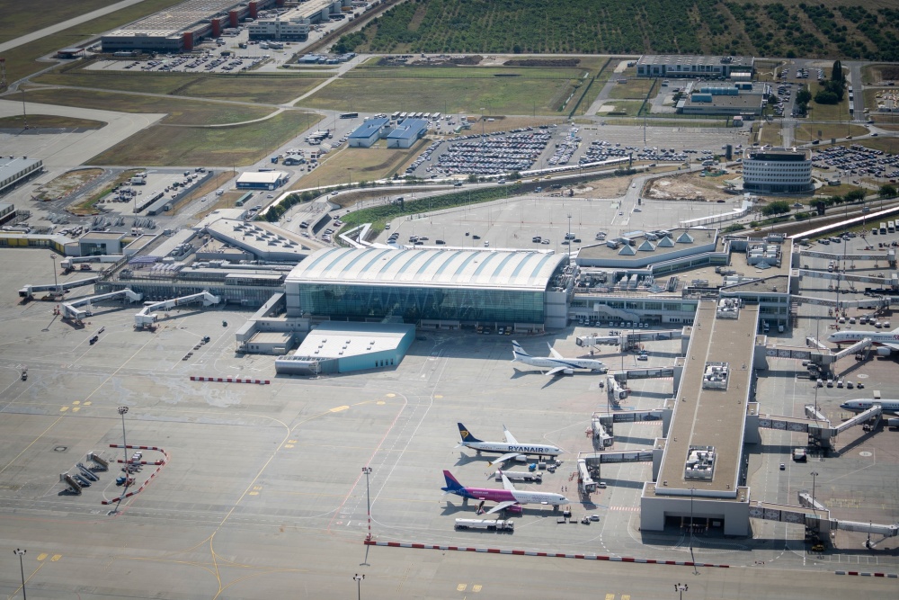 Budapest Airport Now Supplies Ground Power to Aircraft with Green Electricity