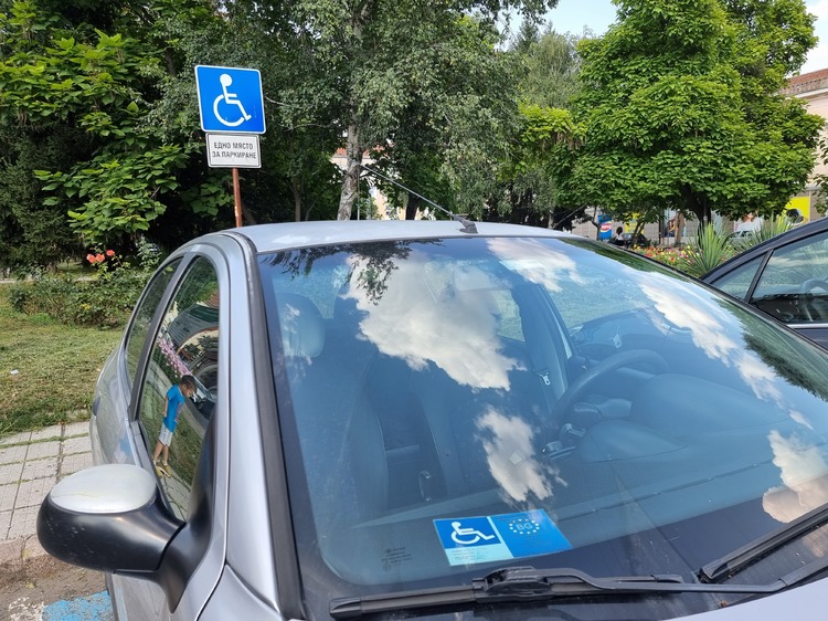People with Disabilities to Have Right to Free Vignette for E-Vehicles with up to 160 Horsepower 