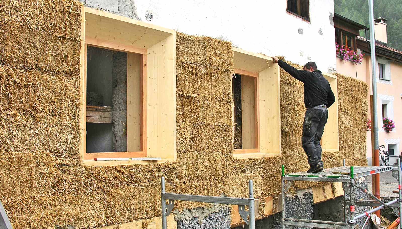 Building with straw and hemp could seriously cut emissions