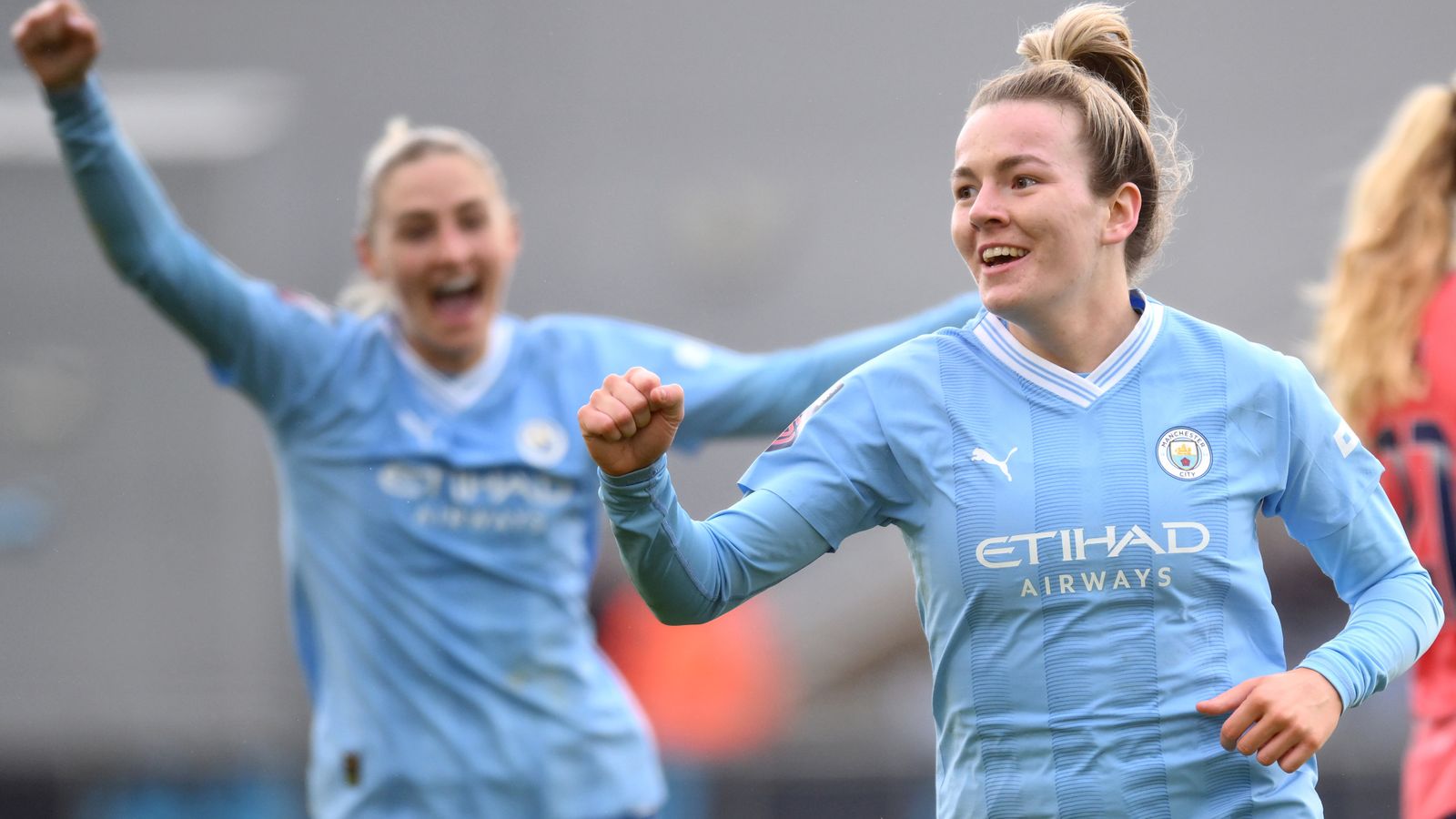 Lauren Hemp signs Manchester City contract extension