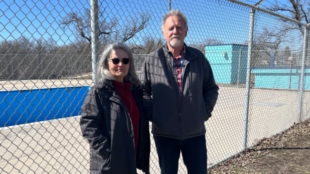 Could Winnipeg keep public outdoor swimming pools afloat by taking Calgary's approach?