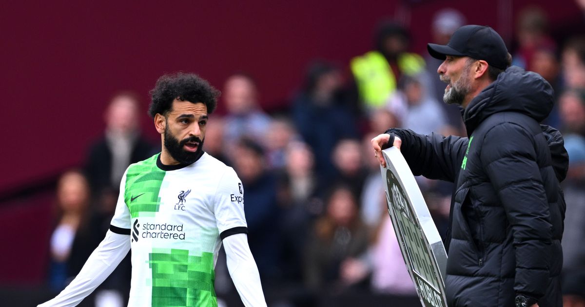 Jamie Carragher suggests who was to blame in angry Mo Salah and Jurgen Klopp row
