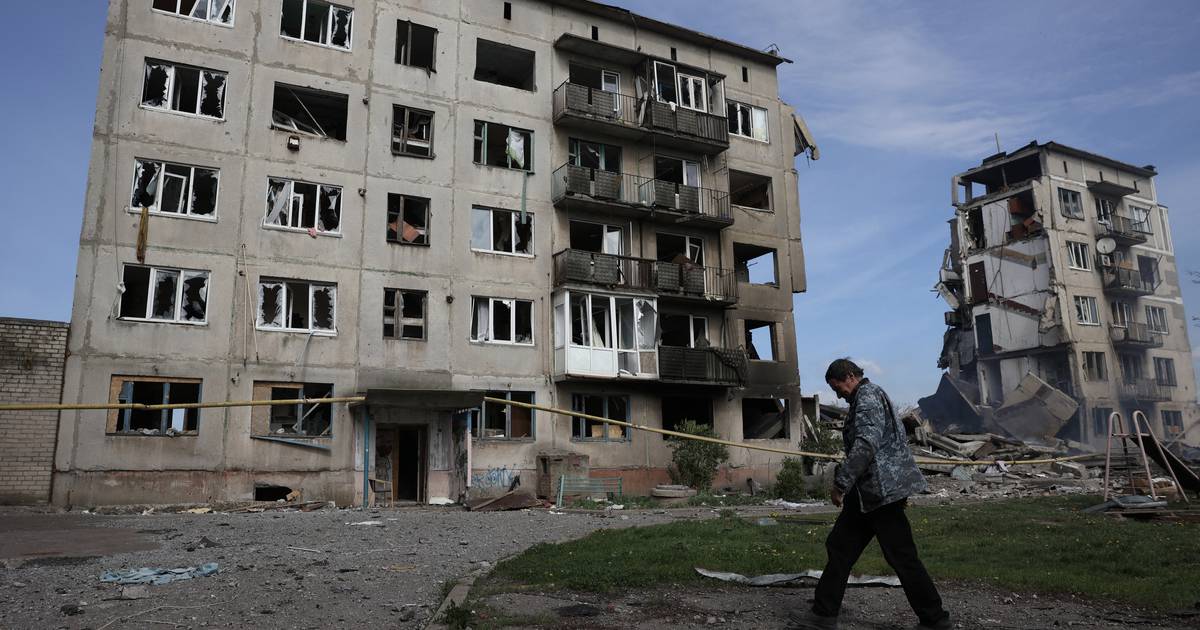 Russia makes more gains around Avdiivka as Ukraine awaits US aid