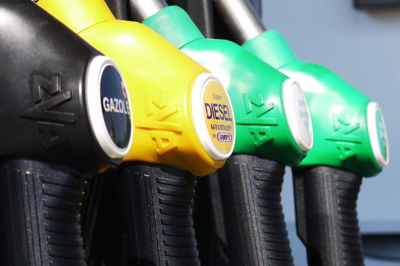 Hungarian government content that fuel retailers voluntarily reduced fuel prices