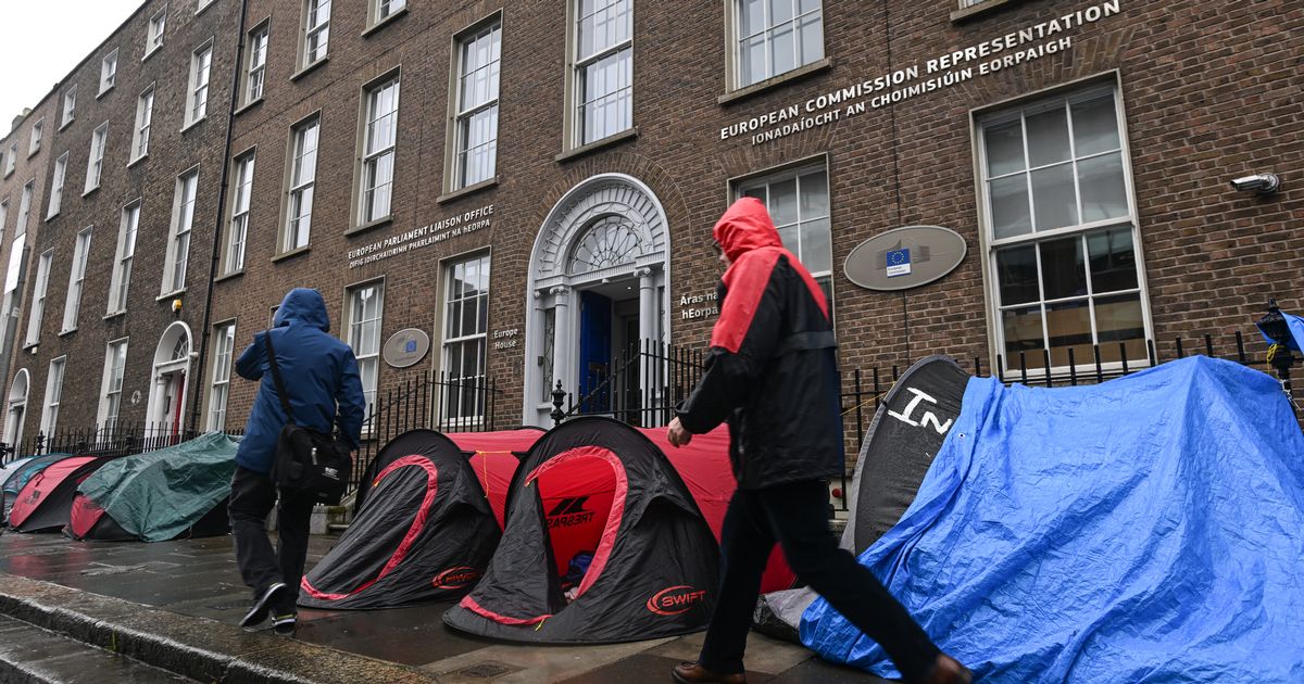 Asylum seekers being moved from Dublin's Mount Street in multi-agency operation