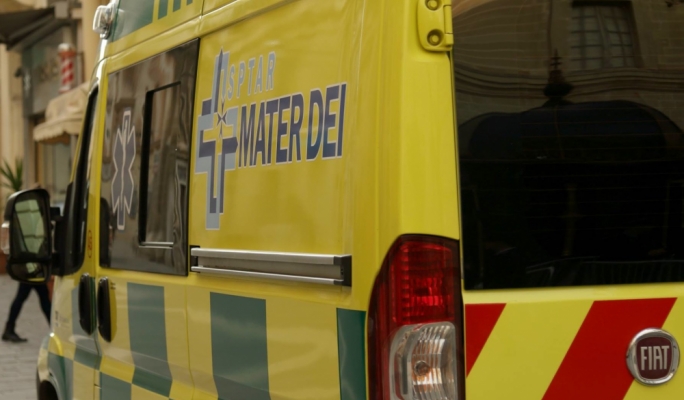  Man sustains serious injuries after falling off wall while resting 