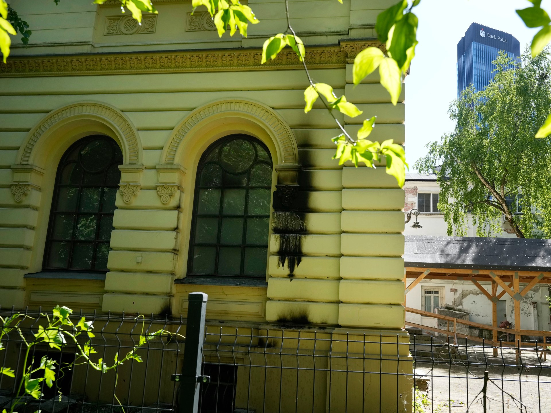Polish politicians condemn Warsaw synagogue firebombing
