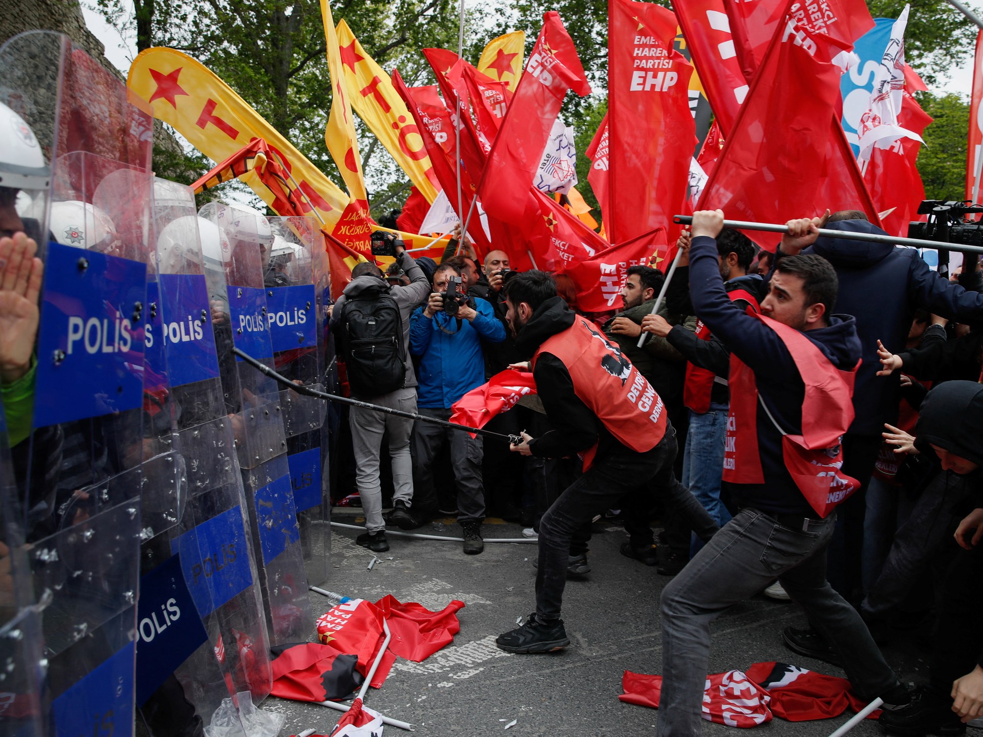At least 200 arrested at May Day clashes in Turkey