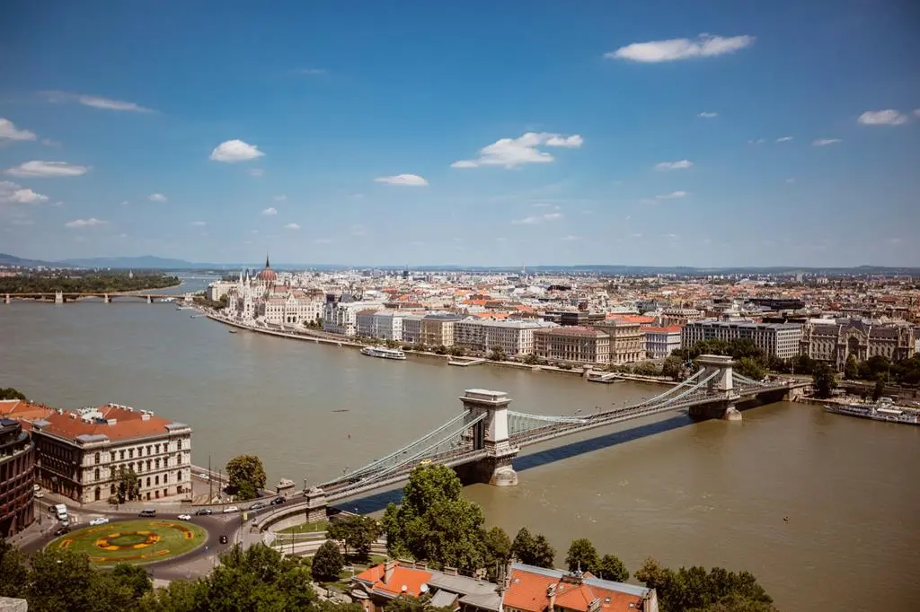 Hungarian real estate boom: Surge in prices, population explosion and hotspot shifts revealed!