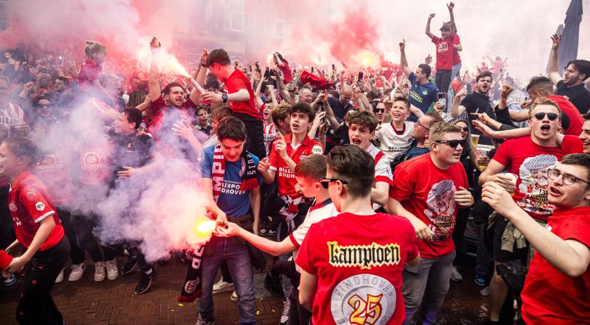 Celebrations start in Eindhoven after PSV wins championship; One wounded from fireworks