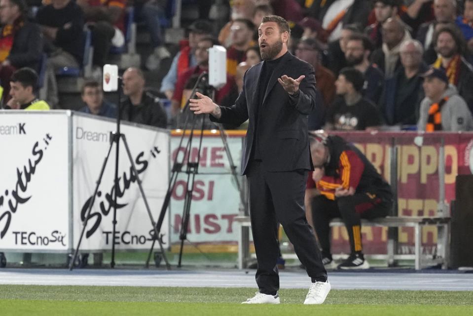 Roma draw 1-1 against Juventus, Milan ultras protest during 3-3 draw with Genoa