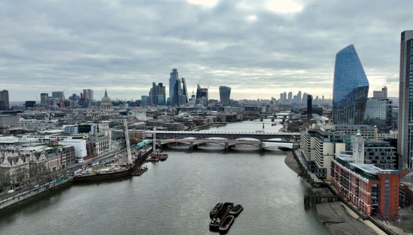 Upswing in UK services firms points to renewed economic growth