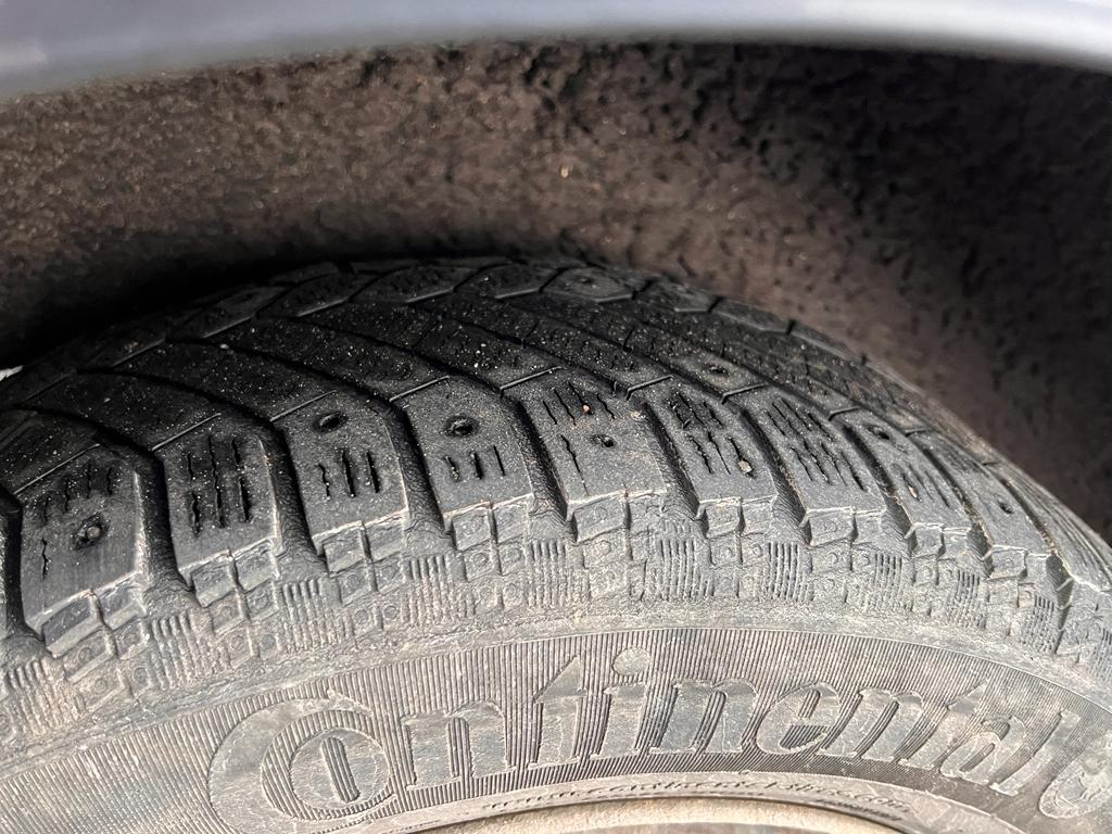 Don't drive with winter tires in summer, safety expert says