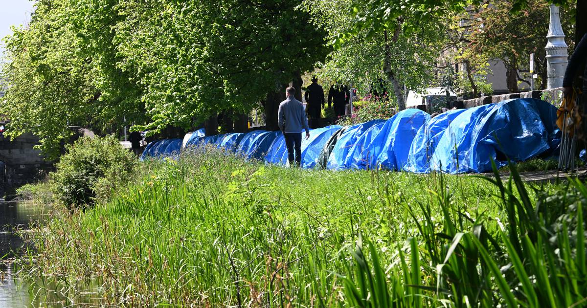 Taoiseach insists asylum seekers camping by Grand Canal not another Mount Street situation