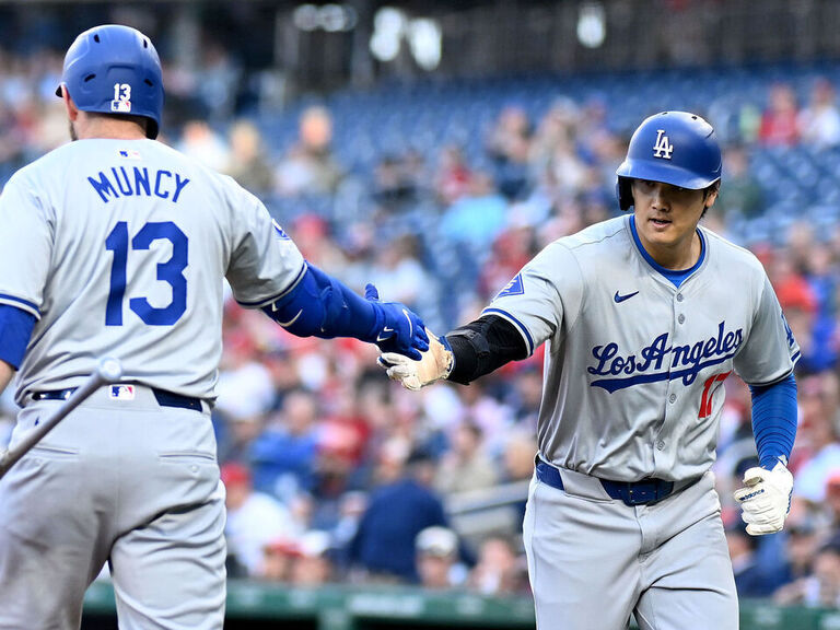 Dodgers' Muncy wowed by 'absolutely insane' Ohtani