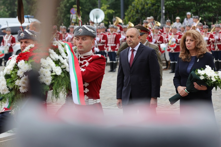 President Radev Lays Flowers at Monument to the Unknown Soldier Commemorating 79th Anniversary of Victory over Nazism in World War II