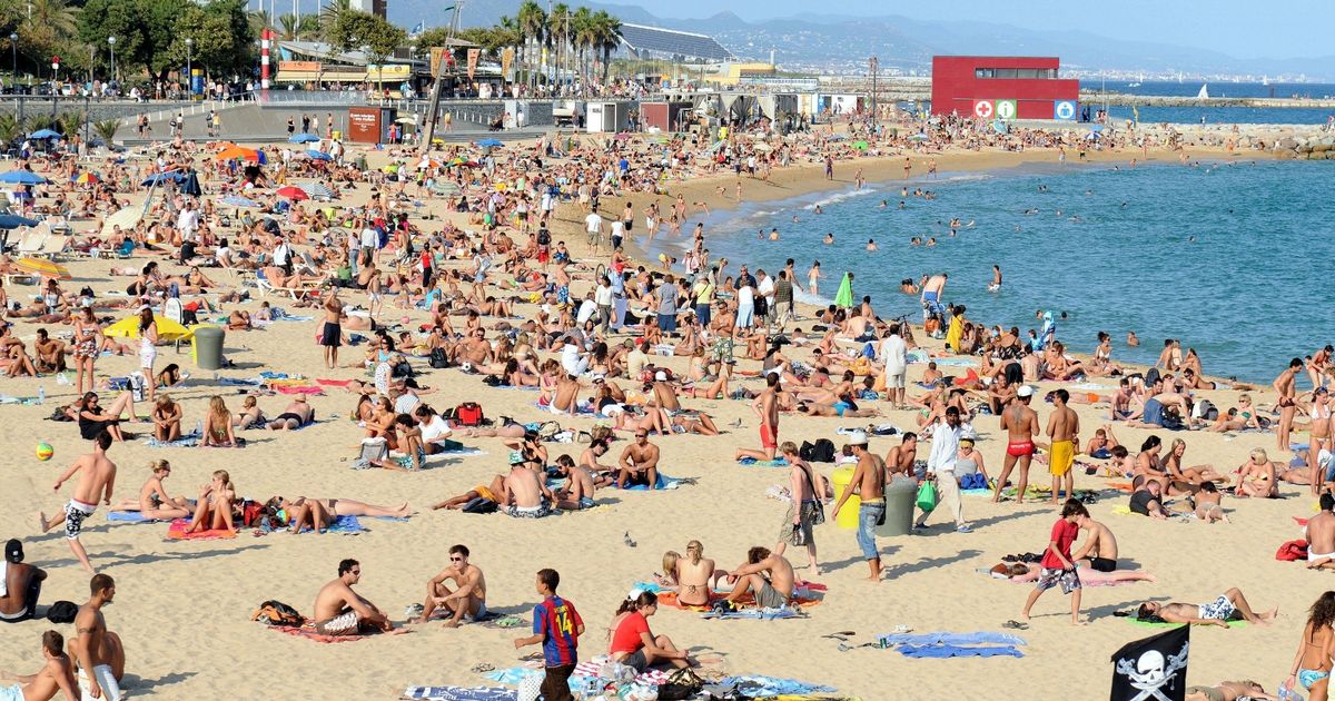 Spain virus kills 'four in 10' and symptoms are 'headaches and mood swings'