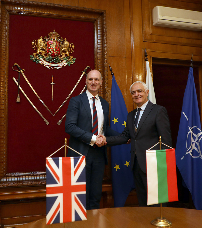 Defence Ministers of Bulgaria, UK Discuss Opportunities to Jointly Counter Risks, Threats