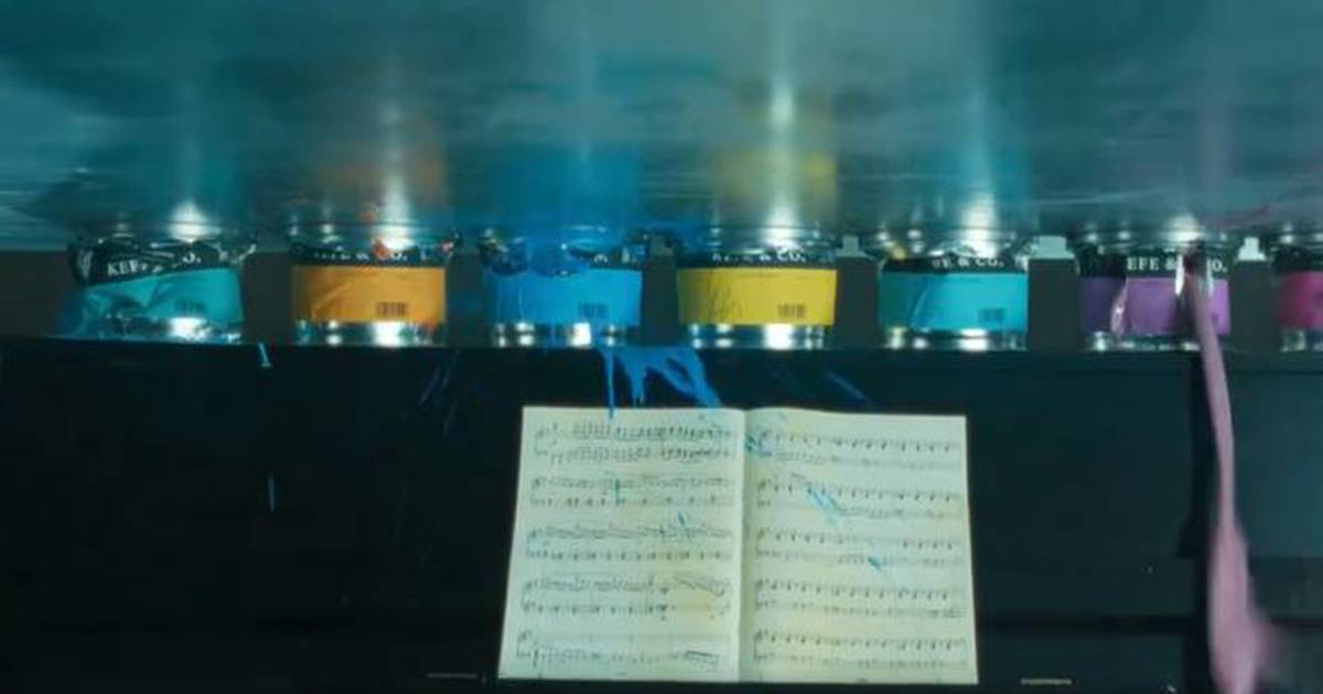 Apple apologises over iPad advert showing musical instruments being crushed