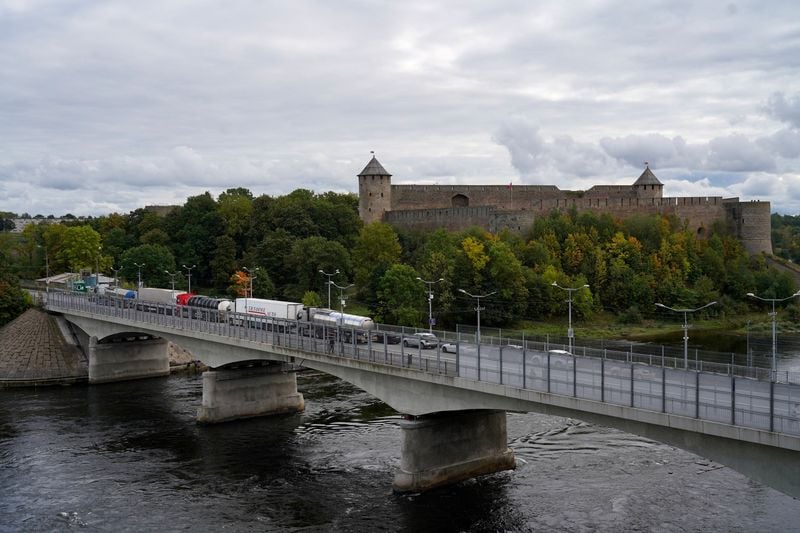 Estonia says Russia removed navigation buoys on border river