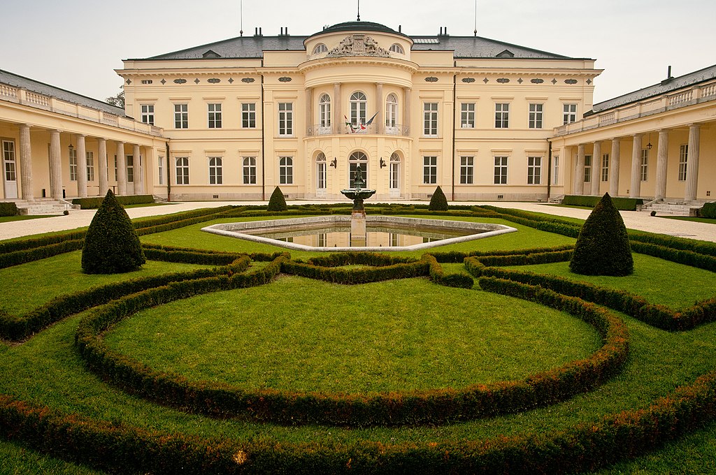 Luxury castles in Hungary: extravagant buildings for the richest of the country