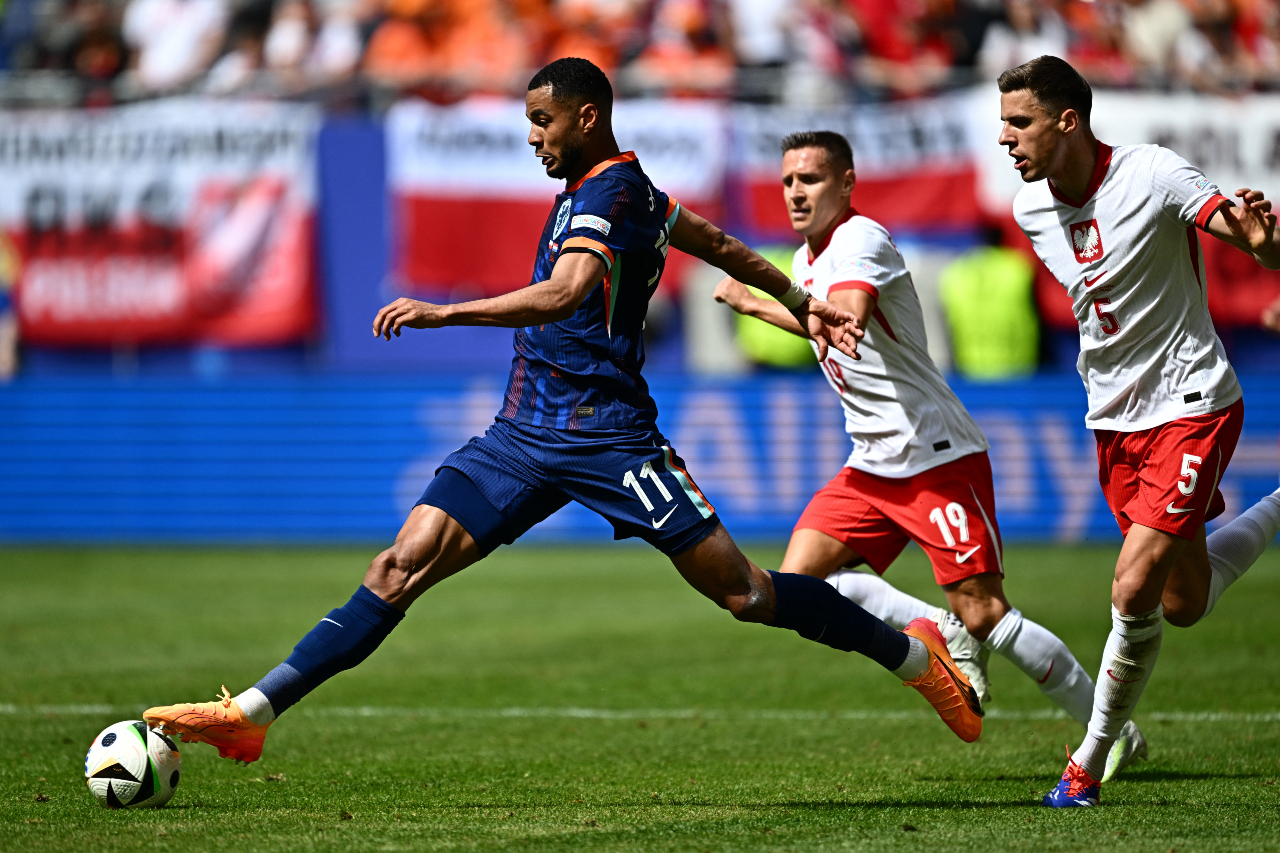 Poland 1-2 Netherlands: Late Weghorst strike earns perfect start