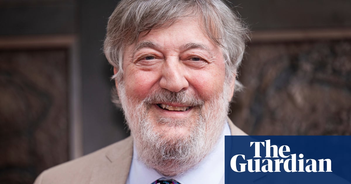 Stephen Fry likens removing Parthenon marbles to Nazi Germany taking the Arc de Triomphe