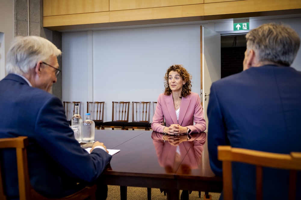 New Dutch coalition still on course, despite unease about PVV