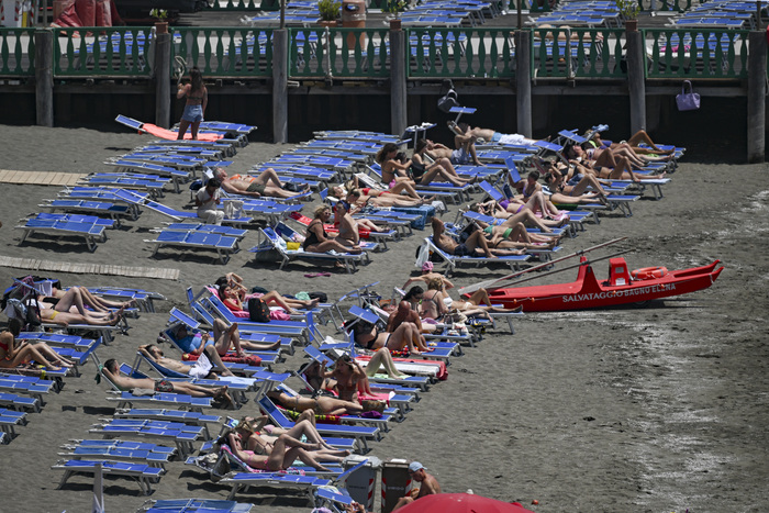 Italy bakes in heat wave