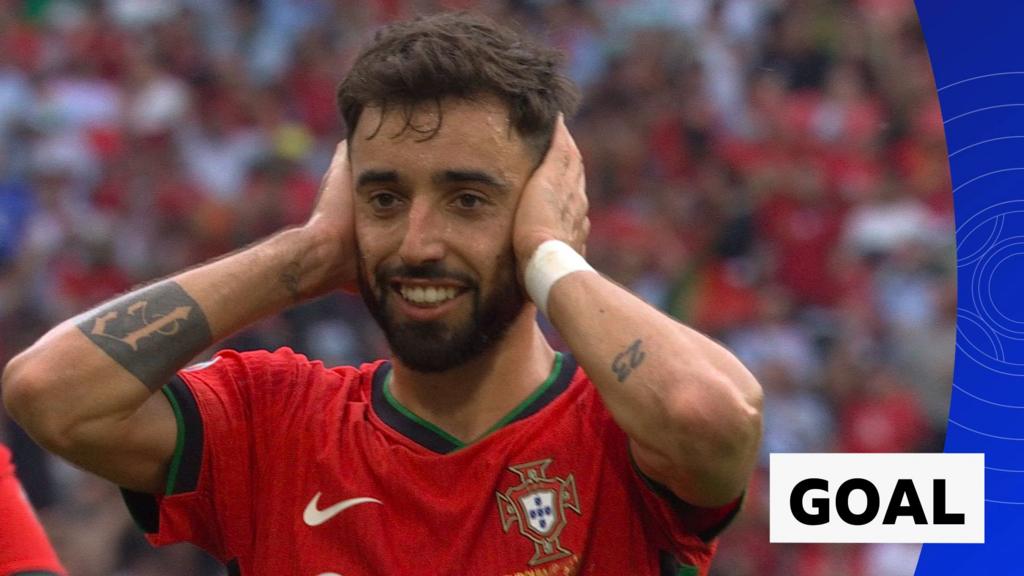 Ronaldo and Fernandes combine for Portugal's third goal against Turkey