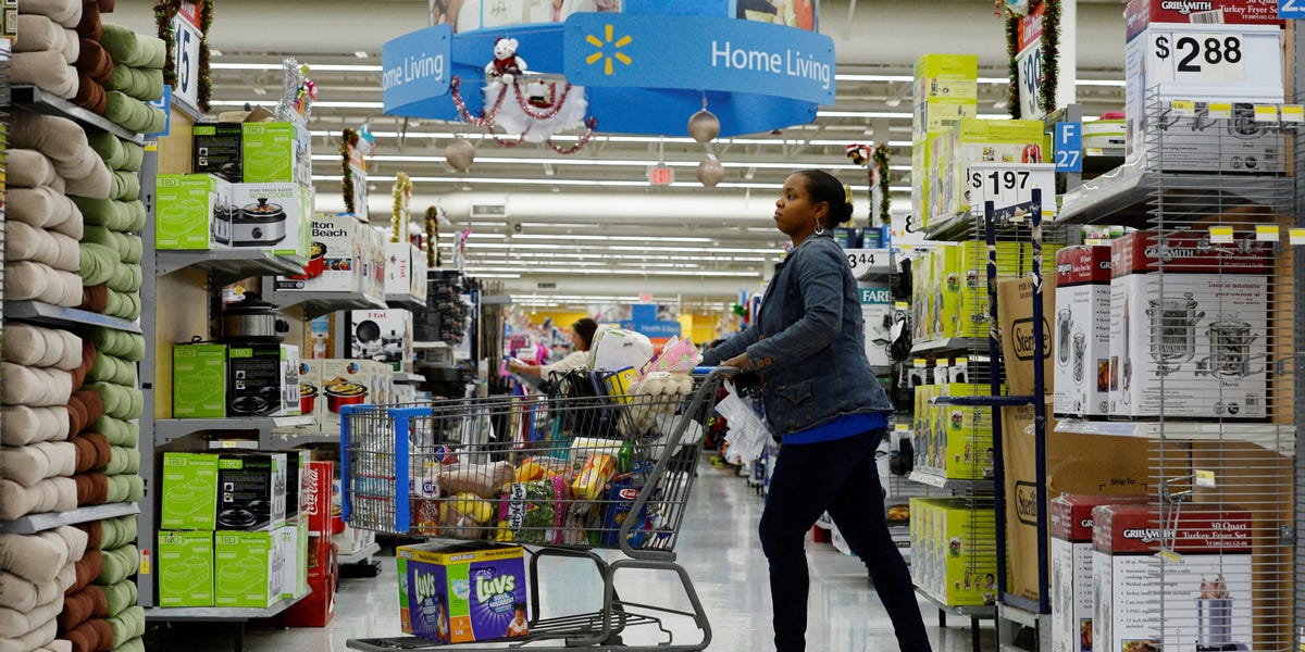 3 big trends are working in Walmart's favor