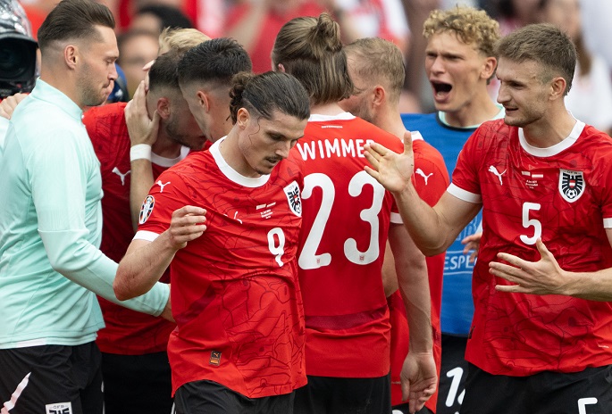 Austria upset Netherlands, Poland deny France top spot