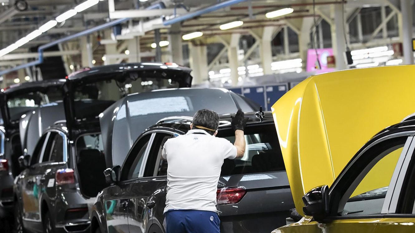 Production stoppage at VW unit sees hundreds lose jobs at suppliers