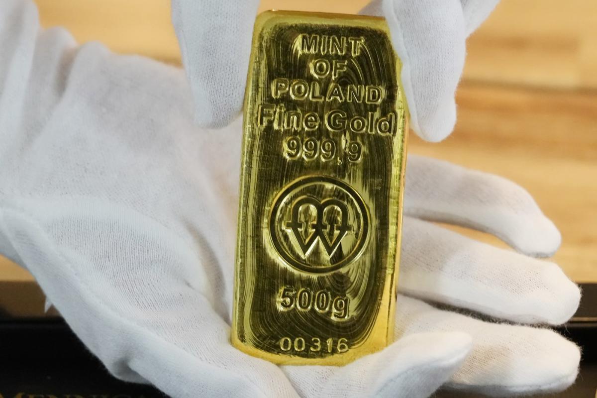 Poles seek safety in gold investments during troubled times across their eastern borders