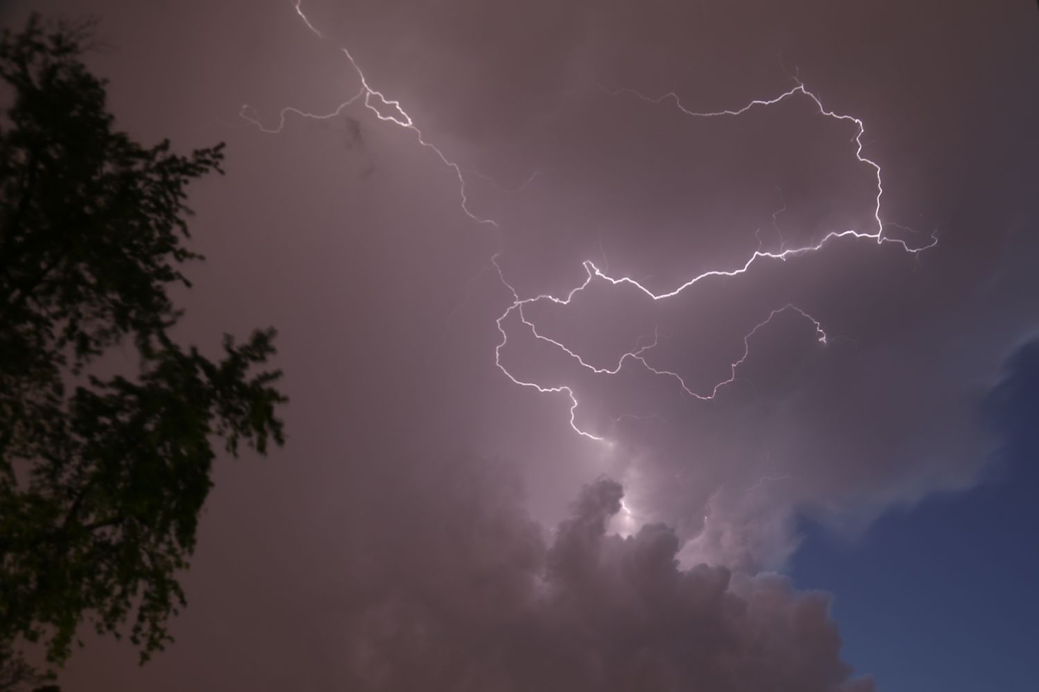 New Severe Weather Alerts in Romania: Heatwave Followed by Strong Storms